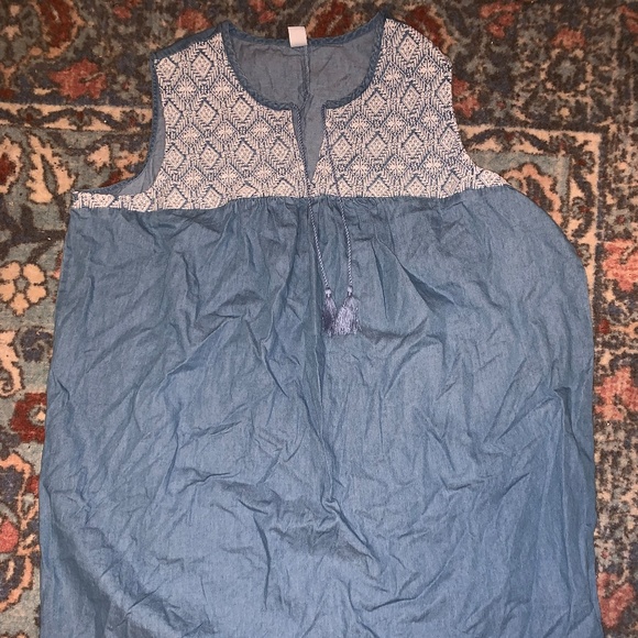 Old Navy Dresses & Skirts - NWOT Old Navy Chambray Embroidered Tassel Dress